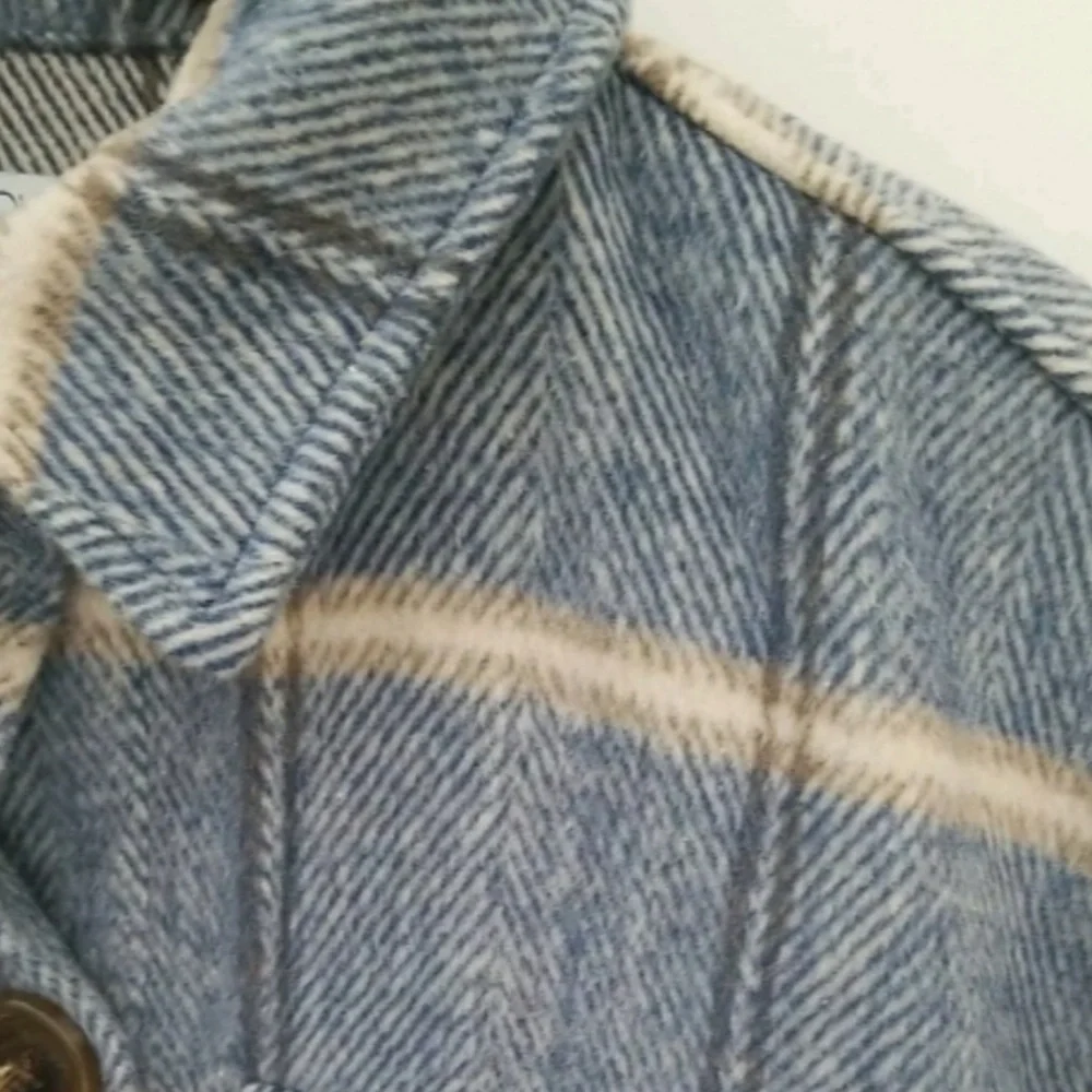 Thick and Cozy Shacket - Picture 4 of 5